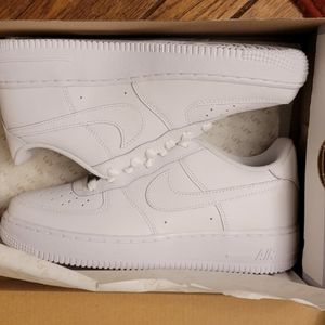 Nike Air Force 1 Low, Women's Size 8 (6Y), White